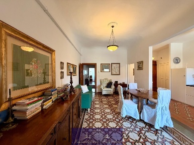 Foto Appartamento in Via Giuseppe Garibaldi, Firenze di 95 m² con 4 locali