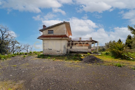 Foto Villa unifamiliare in Via Nocille 55, Mascali di 180 m² con 8 locali