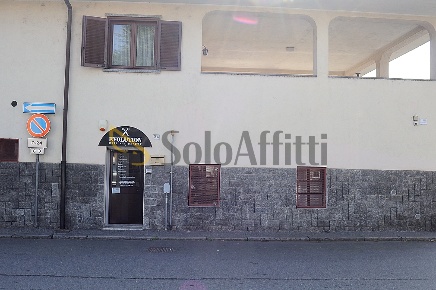 Foto Locale commerciale in Via Cavour 69, Settimo Torinese di 65 m²