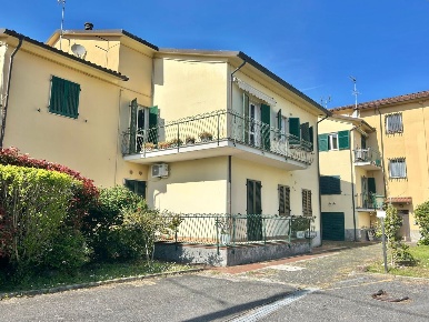 Foto Appartamento a Ameglia Bocca Di Magra di 91 m² con 4 locali in vendita