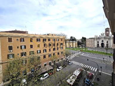 Foto Appartamento in Piazza di Santa Croce in Gerusalemme 1, Roma di 106 m²