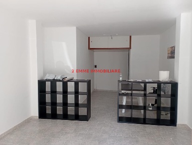 Foto Magazzino in VIA PERUGIA, Ascoli Piceno di 32 m² con 10 locali