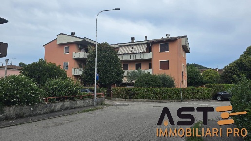 Foto Appartamento in Via Tevere, Montebello Vicentino Centro di 94 m²