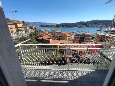 Foto Appartamento a Portovenere Centro di 110 m² con 5 locali in vendita