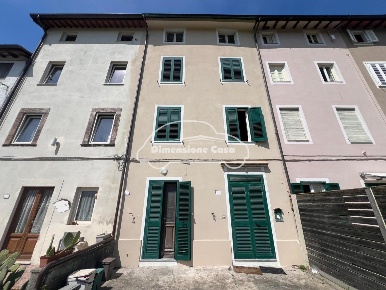 Foto Casa indipendente a Lucca Nave di 190 m² con 8 locali in vendita