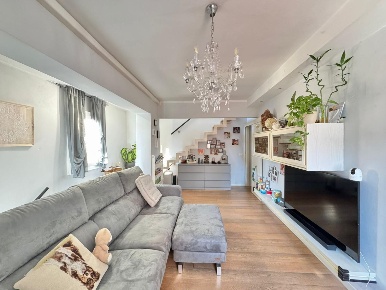 Foto Casa indipendente a Ponsacco Centro di 130 m² con 6 locali in vendita