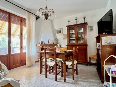 Foto Appartamento a Asciano Centro di 145 m² con 7 locali in vendita