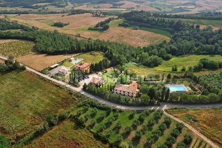 Foto Villa unifamiliare a Peccioli di 600 m² con 20 locali in vendita