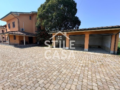 Foto Villa unifamiliare a Altopascio Marginone di 184 m² con 8 locali
