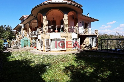 Foto Appartamento a Monteriggioni di 190 m² con 5 locali in vendita