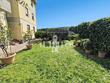 Foto Appartamento a Campi Bisenzio Centro di 122 m² con 5 locali in vendita
