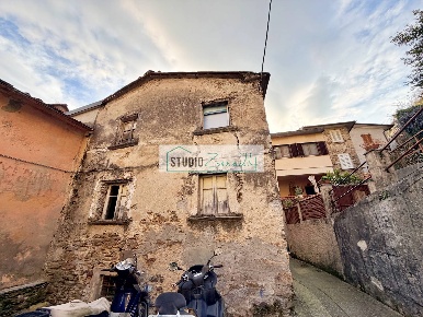 Foto Rustico in via retignano, Stazzema di 75 m² con 3 locali in vendita
