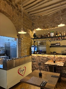Foto Attività commerciale in Via Vittorio Emanuele, Palermo Castellammare