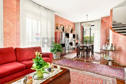 Foto Duplex in VIA LIGURIA 25, Legnano di 197 m² con 5 locali in vendita