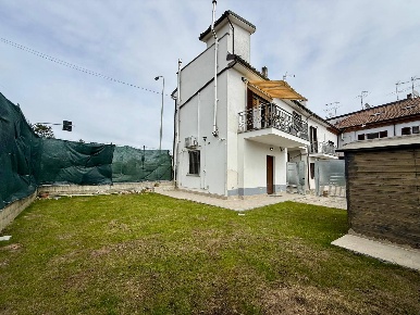 Foto Casa indipendente a Alessandria Cabanette di 171 m² con 6 locali