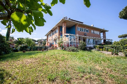 Foto Villa unifamiliare in Via Partenio Di Nicea, Roma Casal Palocco