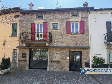 Foto Locale commerciale a Palazzolo sull'Oglio Centro di 104 m² in affitto