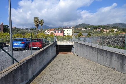 Foto Negozio in Via S. Isidoro, Loano Centro di 18 m² con 1 locali
