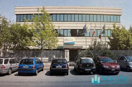 Foto Capannone industriale a Peschiera Borromeo Centro di 1900 m²