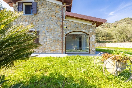 Foto Casa indipendente in S.da Provinciale Località Barbaira, Dolceacqua