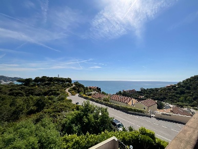 Foto Appartamento in STRADA PROVINCIALE PINETA, Spotorno di 150 m²