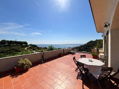 Foto Appartamento in STRADA PROVINCIALE PINETA, Spotorno di 150 m²