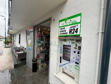 Foto Attività commerciale in Via Turci, Cesinali di 80 m² con 1 locali