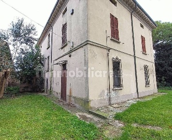 Foto Casa indipendente a Lugo di 400 m² con 12 locali in vendita