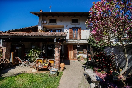 Foto Case semi ndipendenti in VIA PASTRENGO 4, Montanaro di 180 m²