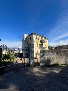 Foto Attico in Via RONCHETTO 1, Luino Centro di 85 m² con 2 locali