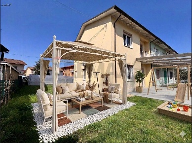 Foto Villa a schiera a Savignano sul Rubicone Centro di 131 m² con 5 locali