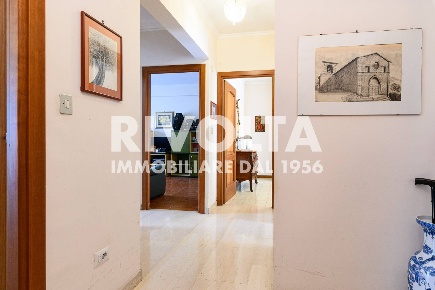 Foto Appartamento in Via Del Fornetto, Roma Marconi di 100 m² con 3 locali