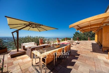 Foto Villa unifamiliare a Massarosa Bargecchia, Corsanico di 300 m²