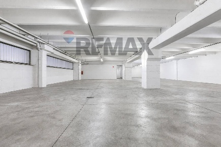Foto Magazzino in Via Ungaretti 7, Cernusco sul Naviglio Centro di 1500 m²