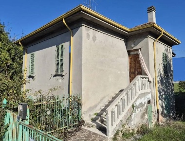 Foto Casa indipendente a Lugo di 400 m² con 12 locali in vendita