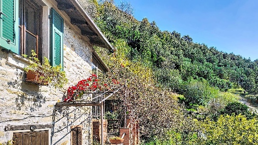 Foto Case semi ndipendenti a San Colombano Certenoli di 130 m² con 4 locali