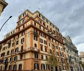 Foto Appartamento in Via Albalonga 7, Roma Re di Roma di 142 m² in vendita