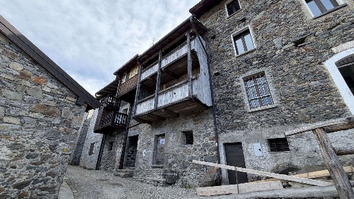 Foto Case semi ndipendenti a Forcola di 95 m² con 4 locali in vendita