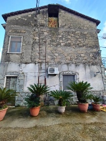 Foto Case semi ndipendenti a Cava de' Tirreni Centro di 100 m² con 5 locali