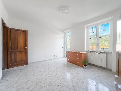 Foto Appartamento a Follo Piana Battolla di 54 m² con 3 locali in vendita