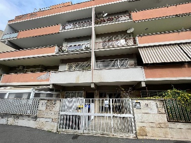 Foto Appartamento in VIA DEI CORAZZIERI 47, Roma di 82 m² con 3 locali