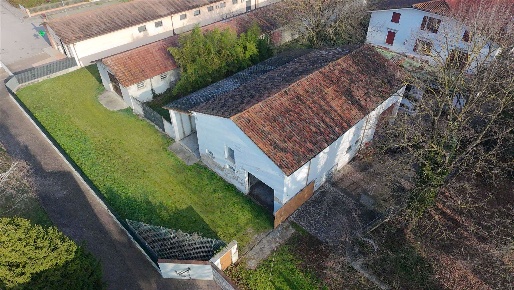Foto Casa indipendente a Mirandola Centro di 390 m² con 3 locali in vendita
