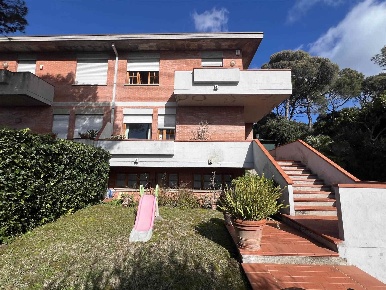 Foto Appartamento a Livorno Quercianella di 156 m² con 5 locali in vendita