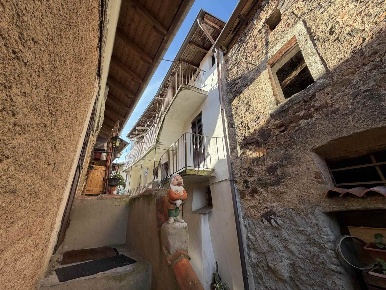 Foto Case semi ndipendenti in colmo, Curino di 100 m² con 5 locali