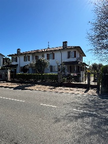 Foto Villa unifamiliare in VIA TURATI 4, Trezzano Rosa di 190 m² in vendita