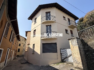 Foto Appartamento in Via Conelli de Prosperi 24, Lesa Centro di 74 m²