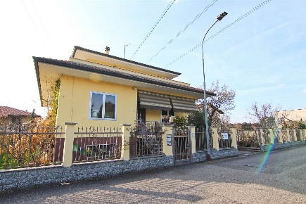 Foto Villa bifamiliare in Via Francesco Ferrucci 3, Cesano Maderno