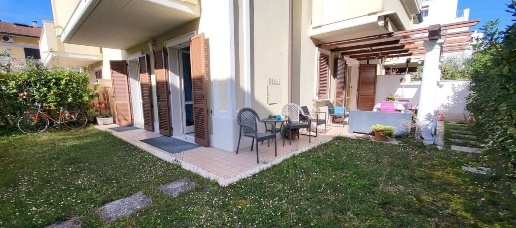 Foto Appartamento a Massa Marina di Massa Centro di 70 m² con 3 locali