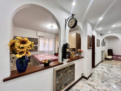 Foto Appartamento in Via Salietti 8, Chiavari Centro di 160 m² con 6 locali