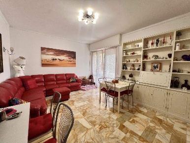 Foto Appartamento in Via Salietti 8, Chiavari Centro di 160 m² con 6 locali